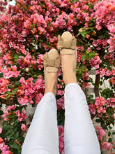 Lade das Bild in den Galerie-Viewer, Hannah - Cream