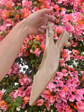 Lade das Bild in den Galerie-Viewer, I Balletta Schuhe Cathrine - bequeme laufhöhe eleganter Schnitt - spitz geschnittener Slingpump in Wildleder mit Lederinnenfutter. Seitenansicht