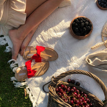 Lade das Bild in den Galerie-Viewer, Balletta Stillleben - Ledersandale Heidi mit pinker - grösenverstellbares Lederbändchen - Sommersandale