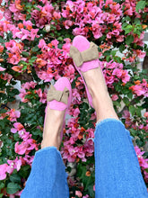 Lade das Bild in den Galerie-Viewer, Hannah - Bougainvillea
