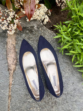 Lade das Bild in den Galerie-Viewer, Wildleder Ballerinas Spitze Kappe - Velours Dunkelblau - spitze Damenballerinas aus Wild Leder mit Ledersohle 
