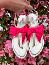 Lade das Bild in den Galerie-Viewer, Balletta Ledersandale Heidi mit pinker Balletta Bow Ribsschleife - größenverstellbares Lederbändchen - Front Ansicht
