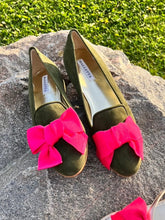 Lade das Bild in den Galerie-Viewer, Balletta Wildleder Loafer Hannah mit Lederschleife - Frontansicht 
