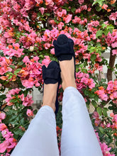 Lade das Bild in den Galerie-Viewer, Balletta Wildleder Loafer Hannah mit Lederschleife - Frontansicht 
